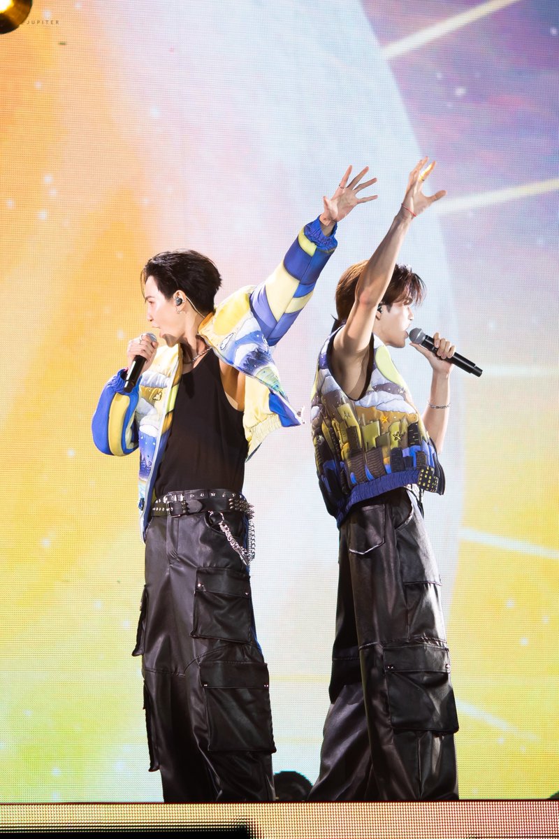 jrr_juupiter's tweet image. Day2 start!!!! 🌞🌛💛💙
JUNIORMARK ENDLESS SHINERISE 
#JuniorMarkFanconD2
#junniorrs #markjrtn #JuniorMark