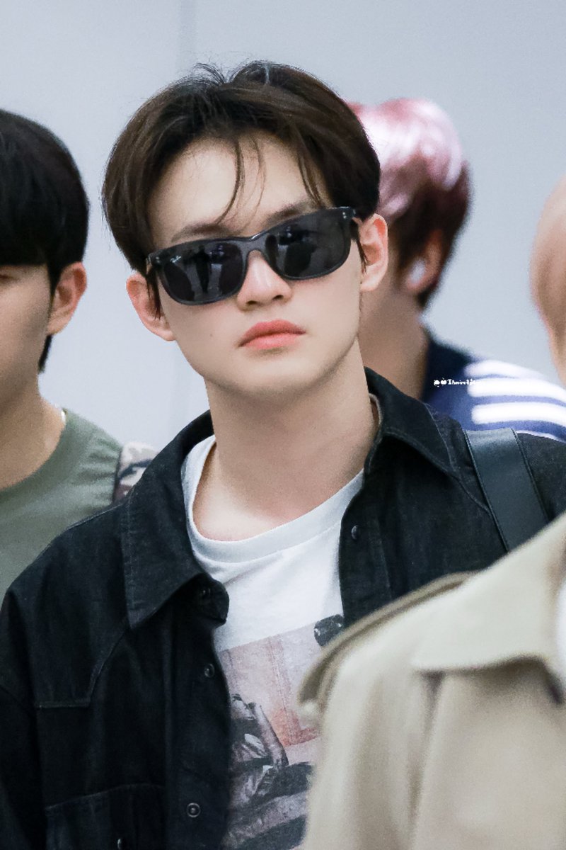 __msowl's tweet photo. Chenle, you better keep your black hair with a hairstyle like this… it looks great on you bro https://t.co/0HMx23k74h