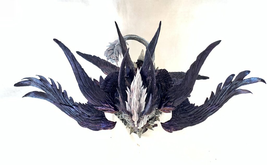 #作品はなんでもいいからフルスクラッチビルドの過程を晒そうぜ

十二枚翼のドラゴンを粘土で作りました