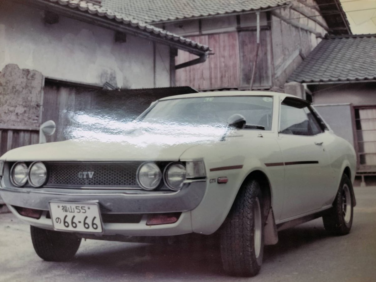 自分に車を綺麗にする大切さを教えてくれたオヤジ

#セリカが大好き だったらしい

『お前よりわしの方が綺麗にしとった』

『いや、わしの方が綺麗。ガラスコーティングで』

『なんやそれ、ワックスで充分じゃ』

無駄に言い合っとったなぁーー

昔の写真が出てきた
負けたかもしれない、、、笑