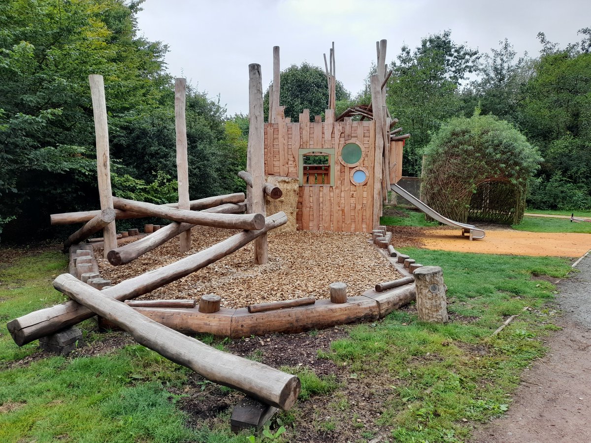 Last week, our Wellbeing and Tree Walk focused on the theme of friendship, the many mental and physical benefits that friendship can bring, and how green spaces can facilitate friendships. We thought what a better way to demonstrate this then by visiting Forestry England's new