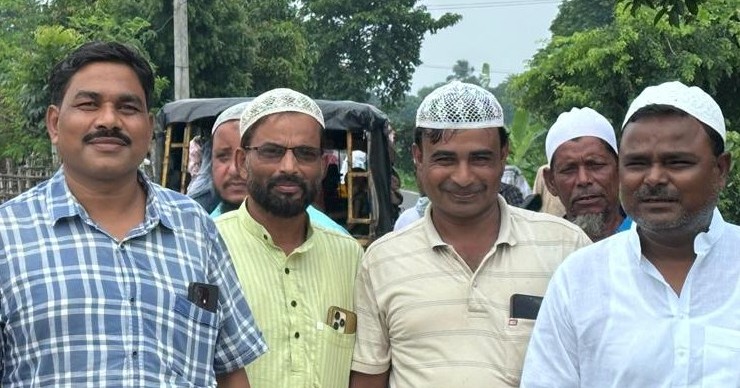 आज जोकीहाट, बारा में जनाब हाजी सोयब साहब की अहलिया के जनाज़े में शामिल होकर उनकी मग़फ़िरत के लिए दुआ की।

अल्लाह तआला उन्हें जन्नतुल फ़िरदौस में आला मुक़ाम अता फरमाए और लवाहिक़ीन को सब्र ए जलील अता करे। 

आमीन।