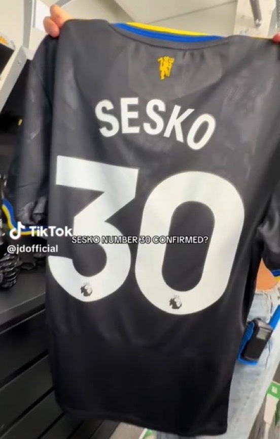 🚨📸 Šeško wearing No.30 on Manchester United's new third shirt