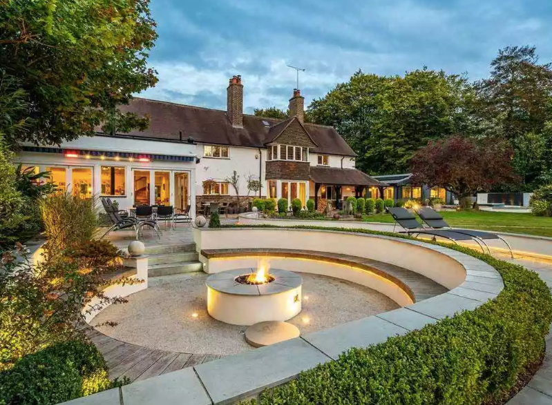 brymarts's tweet photo. As a trusted, award winning company we offer a full service from #design to #construction.

We undertake all aspects of #landscaping including #paving, #fences, #decking, #walling, #turfing, water features etc.

For more information please contact us😀
🌐https://t.co/vh1z3UpQ6I https://t.co/doiqt225es