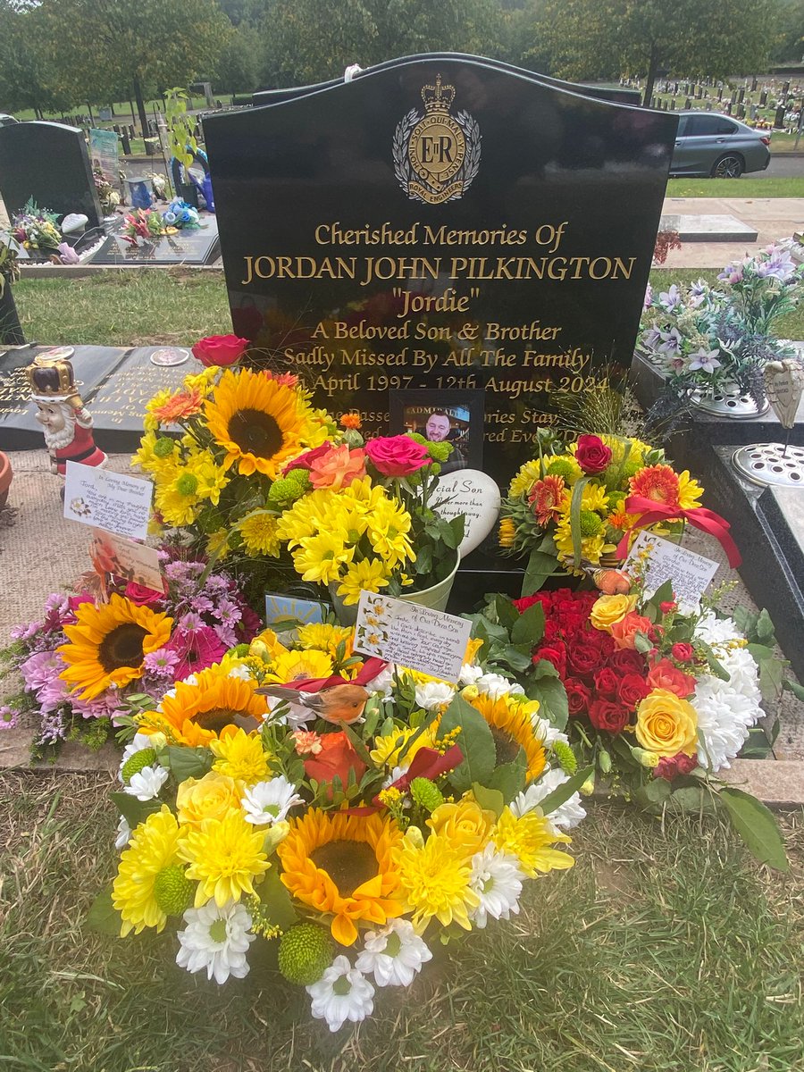 Jaynes__World's tweet photo. Thoughts are with Zane, Lizzie and Abbie today; a year since they lost Jordie, their beloved son and brother.

Jordie was 22 and had just completed his training as a #RoyalEngineer when he was diagnosed with #MND in 2019.

Fly free, Jordie... 😢

#Forever27

#MND #MoreNeedsDoing! https://t.co/pDMUyTRMj9