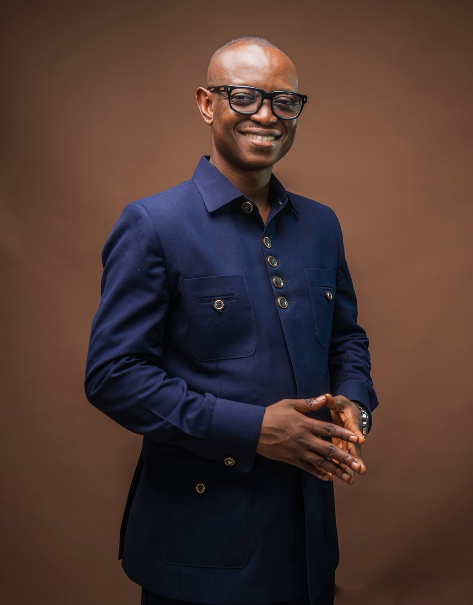 fredElegbe's tweet image. Look at my hands up...
With a heart full of gratitude to the God of my life's journey!!
Thank you King Jesus!
#OluwaModupe
#PFE