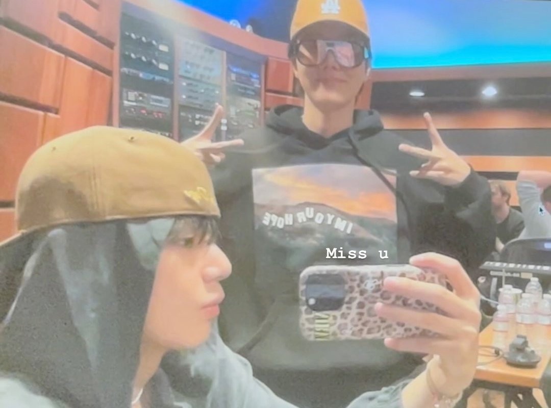 vhope love bot tweet media