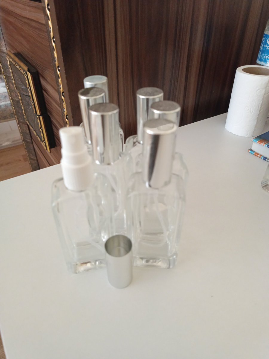 Bu şişelerden toplu almıştım ama bunları kullanmayın parfüm hava alıp uçup gidiyor diyorlar doğru mu? Boşa mi almış oldum