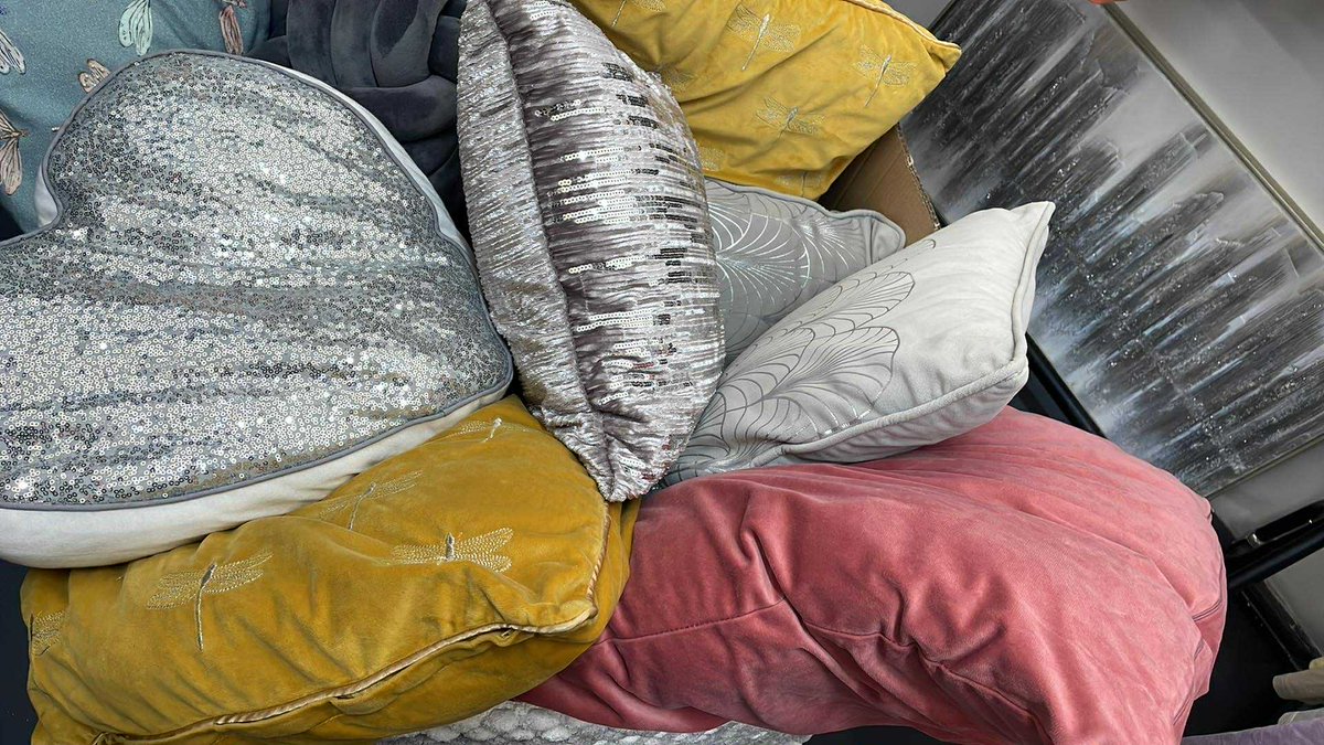 ccg_charity's tweet image. 🛋️ Home décor theme is here!
Pop into our Ladymuir Charity Shop and discover some lovely pieces to brighten up your space - all affordable and for a great cause! 💛
#CCGCharityShop #HomeDecor #PrelovedStyle