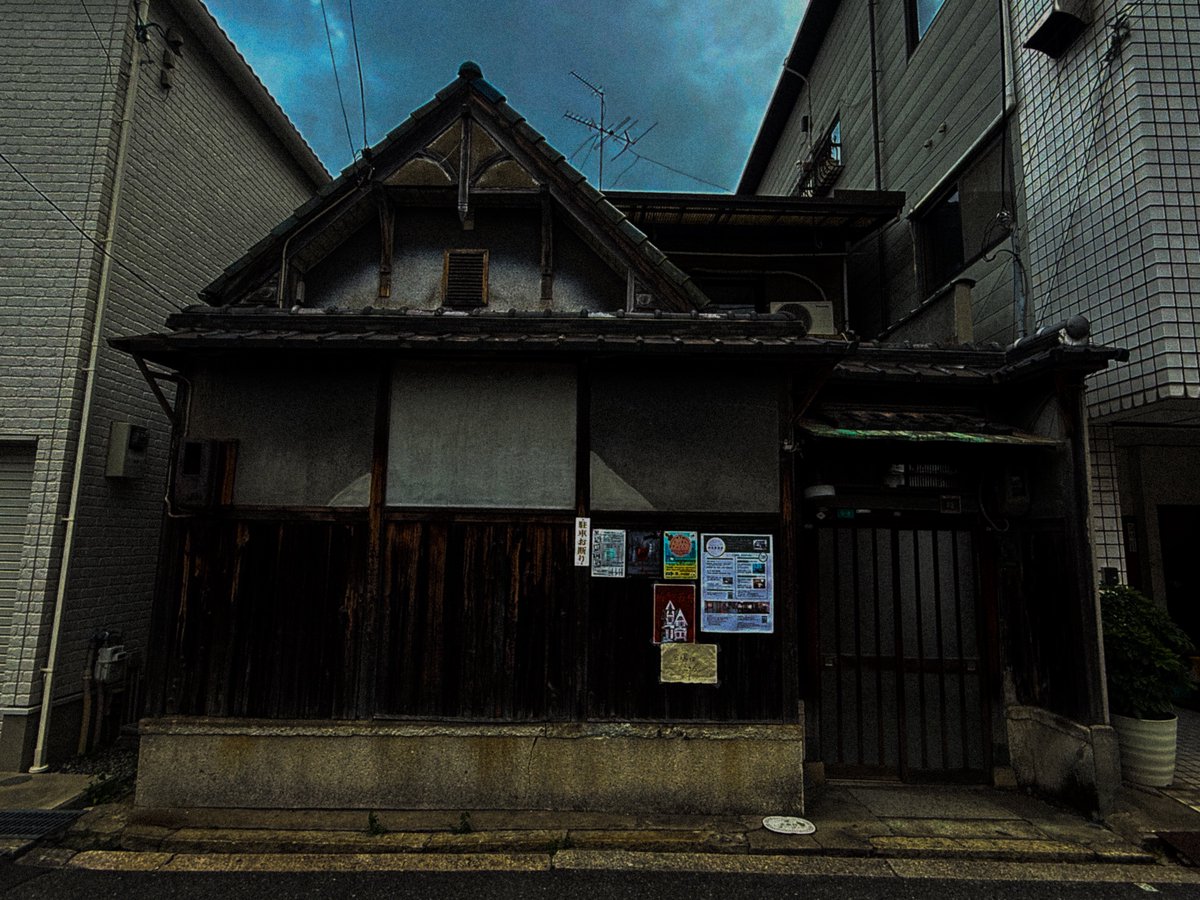 dying_dead's tweet photo. 新進の学生グループ #D_Lab さんが主催するお化け屋敷『断裂五感』に参加しました。ジャンル的には探索型謎解きになるのかな?
結構ギリギリに知ったので、もう少し早い段階から告知してもらえると予定立てやすいかもと思いました。
あと、夏ならもう少し遅めの回があると雰囲気出て良いと思いました。 https://t.co/8rOCzPGR9T