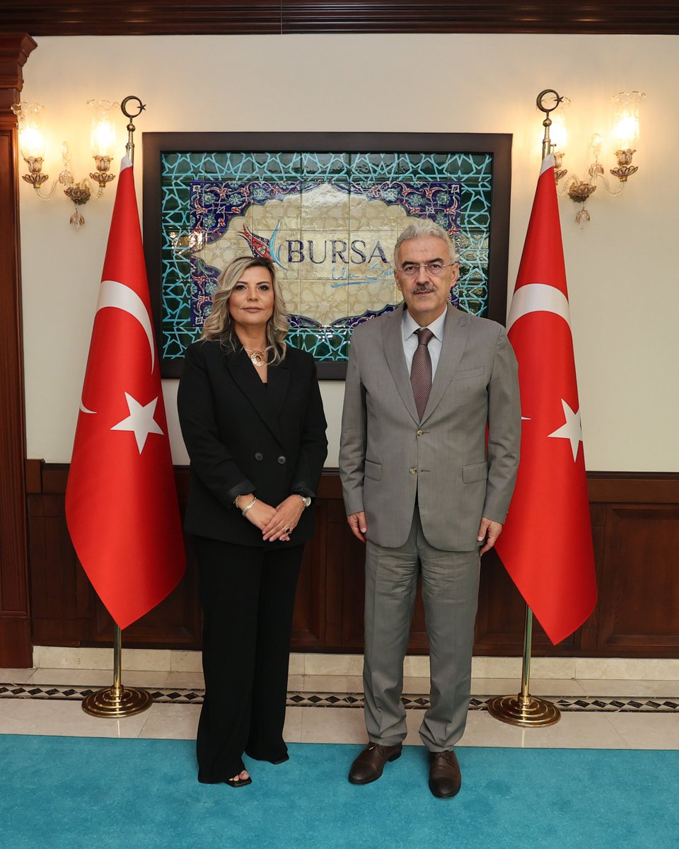 Önceki Dönem Emniyet Genel Müdürü,
Hemşehrim,Ağabeyim,Giresunluların Medarı İftiharı, Bursa Valimiz Erol Ayyıldız Beyi Makamında Ziyaret Ettim.
Misafirperverliği ve Hediyesi İçin Kendisine Teşekkür Ediyorum.