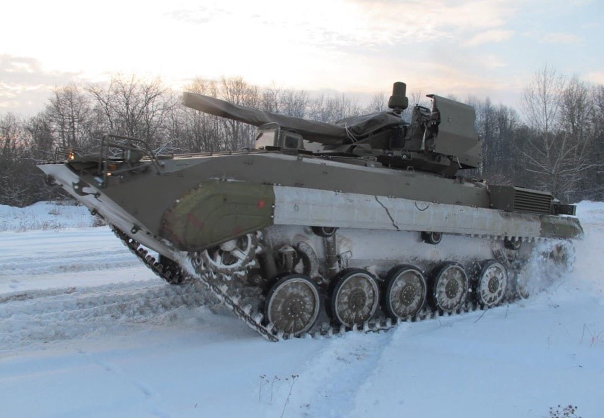 rikster133's tweet photo. @KrypTanko Remember, you can easily distinguish the two by the COAPS sight for the commander - BVP-M has one while BPsVI doesn’t (but it has a mount for it).
Also the base hull is from BPzV Svatava (it has 2 shock absorbers in the front isntead of 1 like normal BVP-1)
Cheers! https://t.co/UYz1hUZvnw
