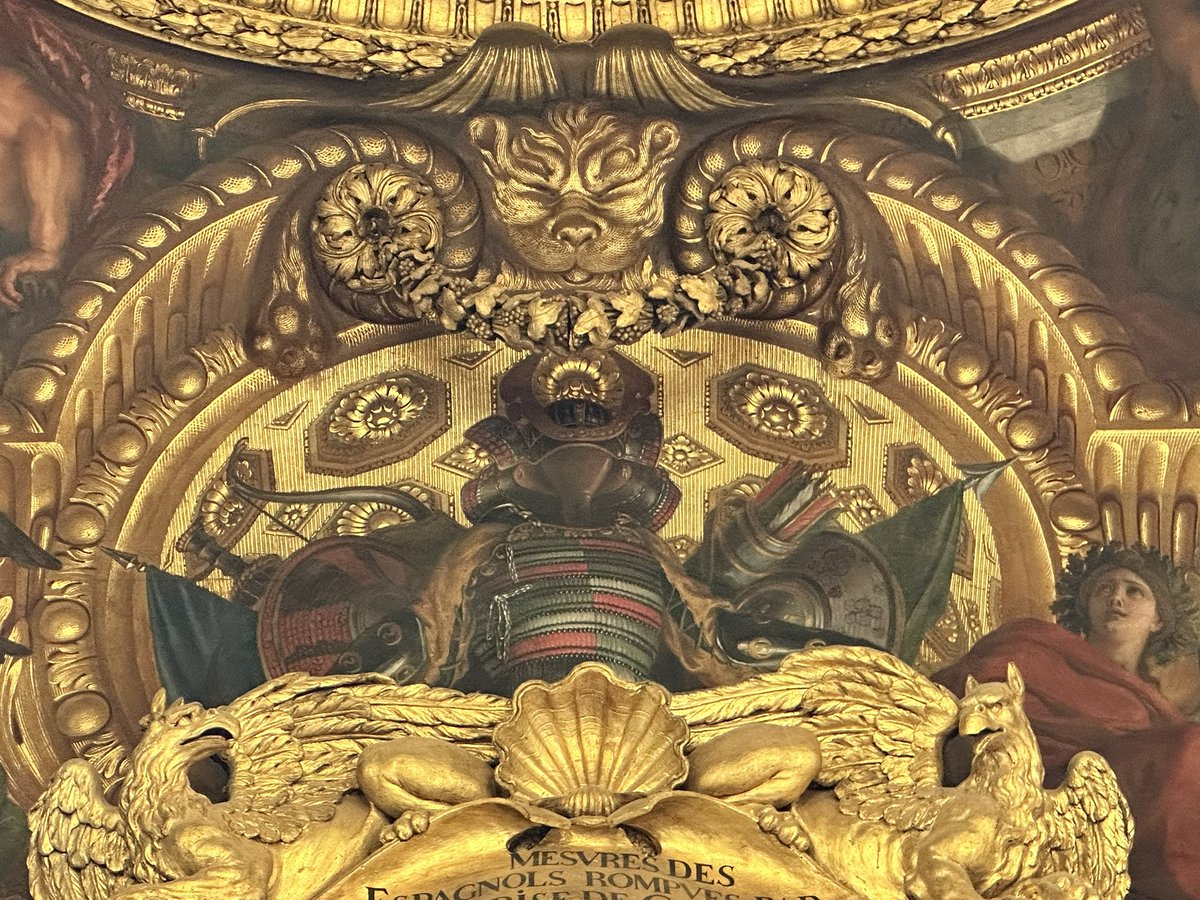 鏡の間は人がいっぱいでした🥺

当時から残る鏡や、日本の兜もあったー😳
ガイドツアーでなければ見過ごしていたような場所も見られて、大満喫☺️