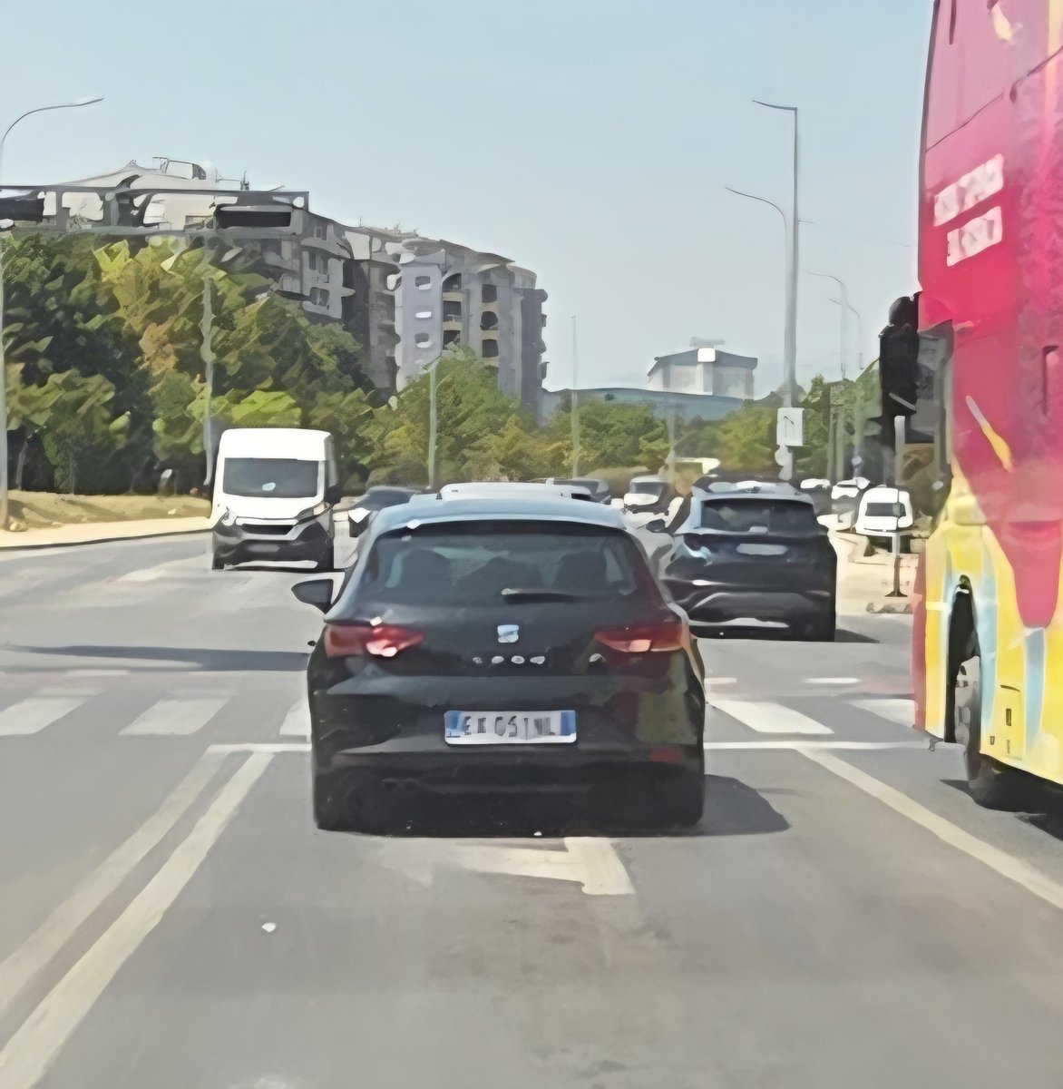 Батево од Италија дошол да фрли пикавец во Скопје. Муабетот ми е, има многу вакви гастарбајтери и се прашувам дали за инает прават или можно е ништо културно да не научат во една Италија, Германија, Швајцарија...