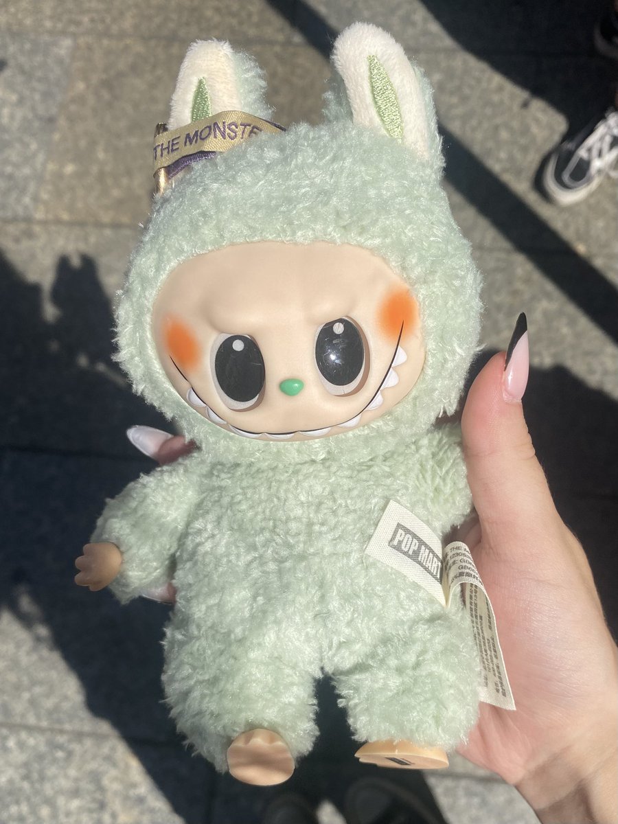 green and the orange cheeks… oh the life of a showbubu