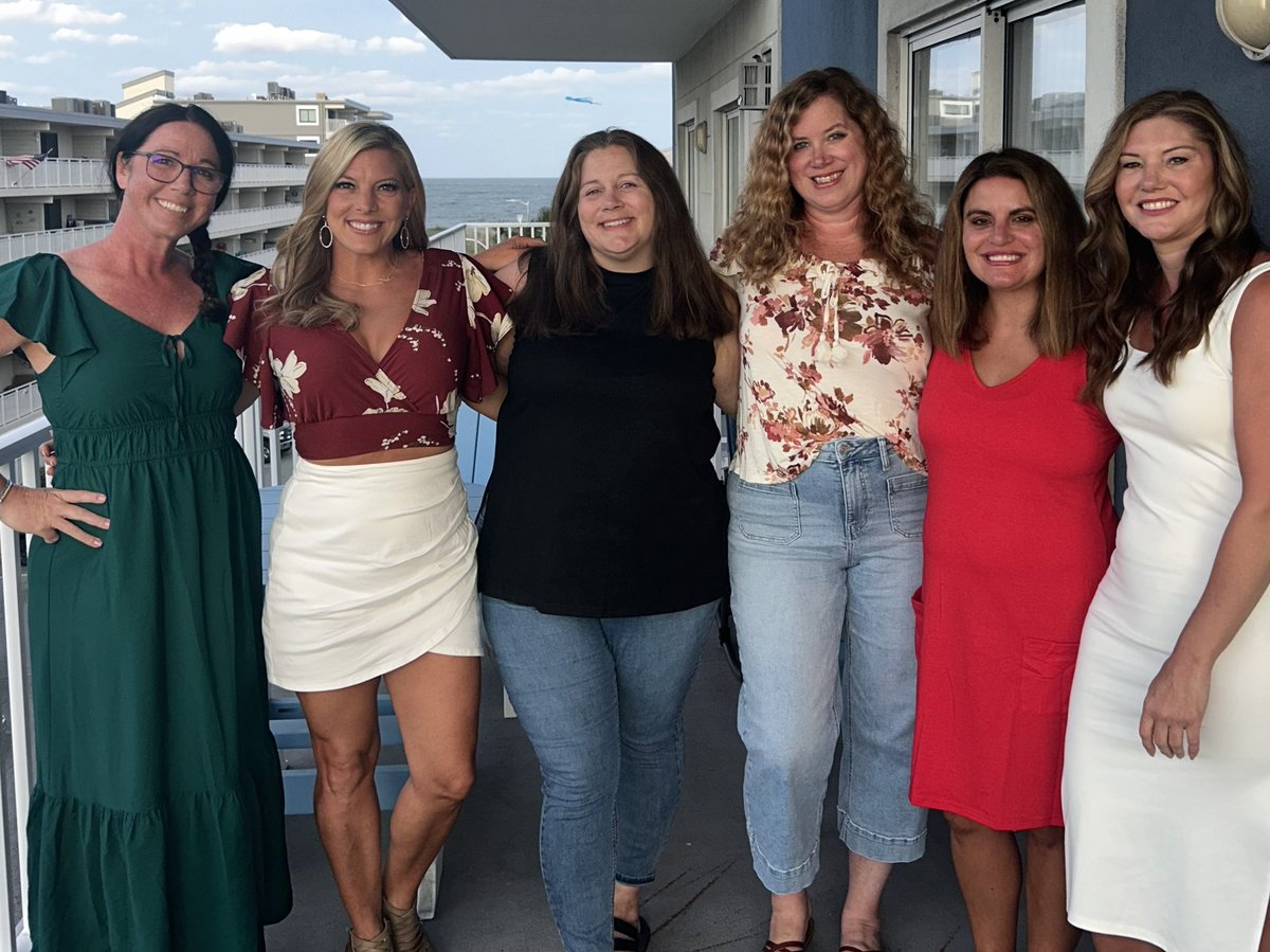 KatelynWGAL's tweet photo. I just got back from our annual #LadiesWeekend at the beach! 🌅 🌊 
6 moms celebrating decades of friendship! 💕 
We dined, danced and even flew kites! 🪁 
I also ran into quite a few @WGAL News 8 viewers! Thank you for saying hello! 🤗 https://t.co/frQXeHp5YE