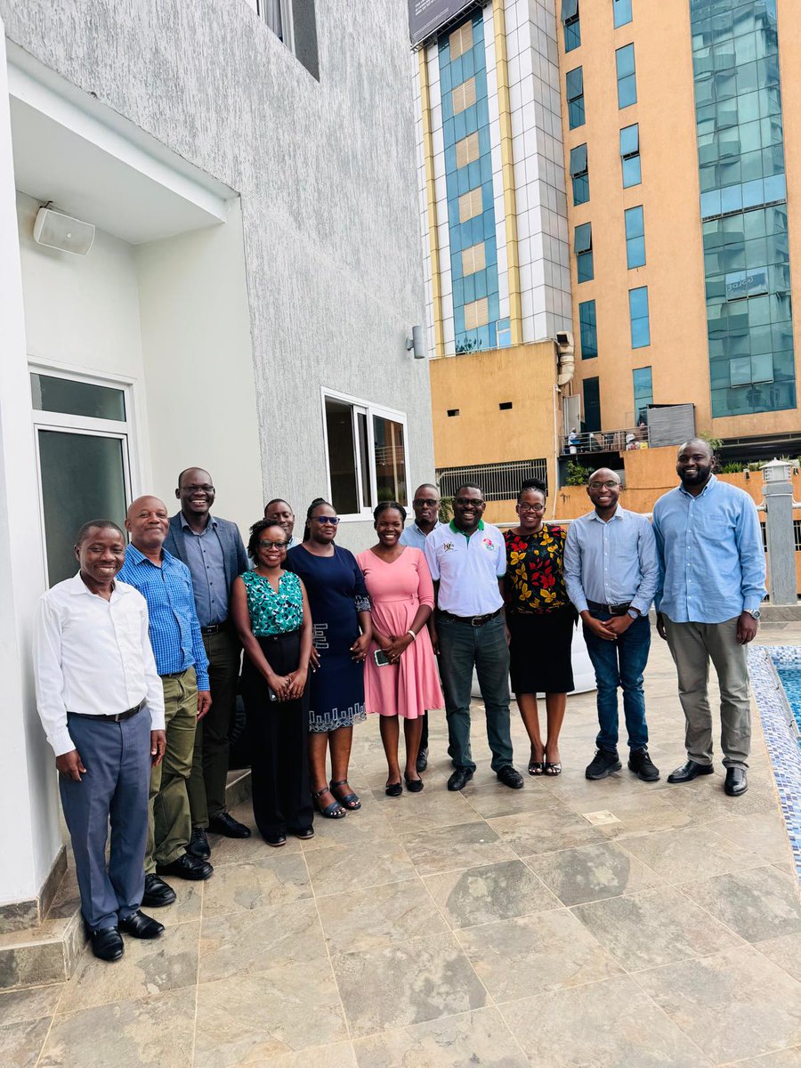This week in Kampala Uganda, we’re bringing together government animal health officers for a 3-day hands-on workshop on tackling #AMR &amp; #AMU in livestock systems 🐄🐓
They’re building skills in:
🔹 Collecting high-quality AMU &amp; AMR data
🔹 Reviewing AMU protocols &amp; data tools