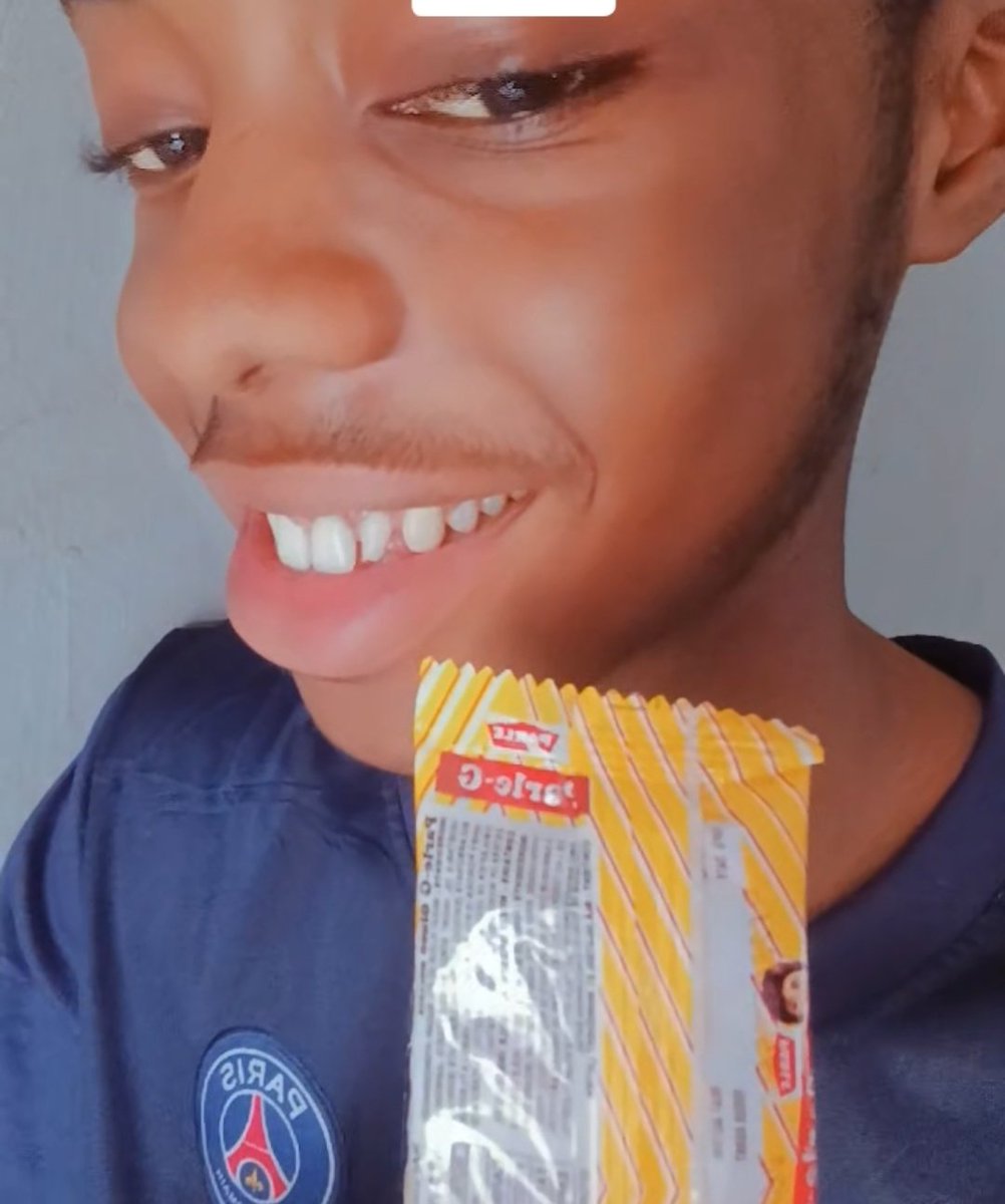 mooeayz's tweet image. Baby girl..
I may not be able to afford Pizza, sharwama and the rest
Sugbon.. soo je biscuit 🌚