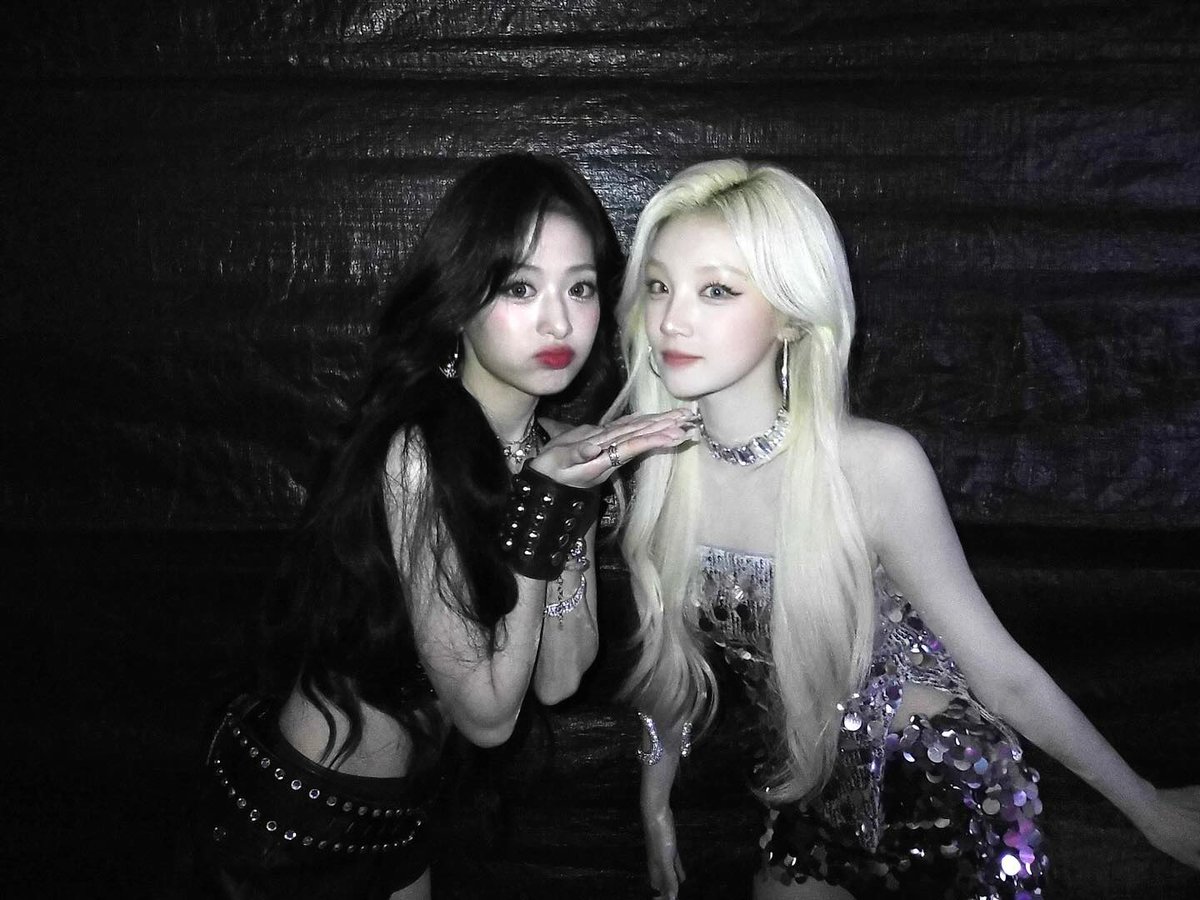 i-dle’s Yuqi posted pictures of her and BABYMONSTER’s Ahyeon together with the caption: 

“💕with my little sister💕”