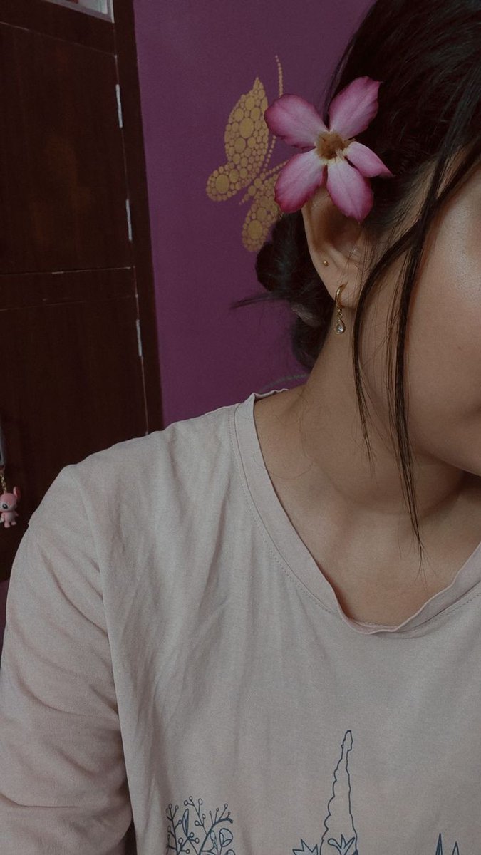 अब तो बस यादों में हो ....पर याद बहुत आते हो 🩷