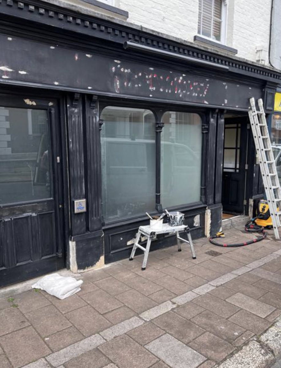 🖌️ Professional Painting &amp; Decorating in Exeter

South West Painters and Decorators provide expert residential &amp; commercial interior and exterior decorating - with neat, reliable finishes every time. 🏘️

🔗 Upgrade your space with trustatrader.com

#TrustedTraders