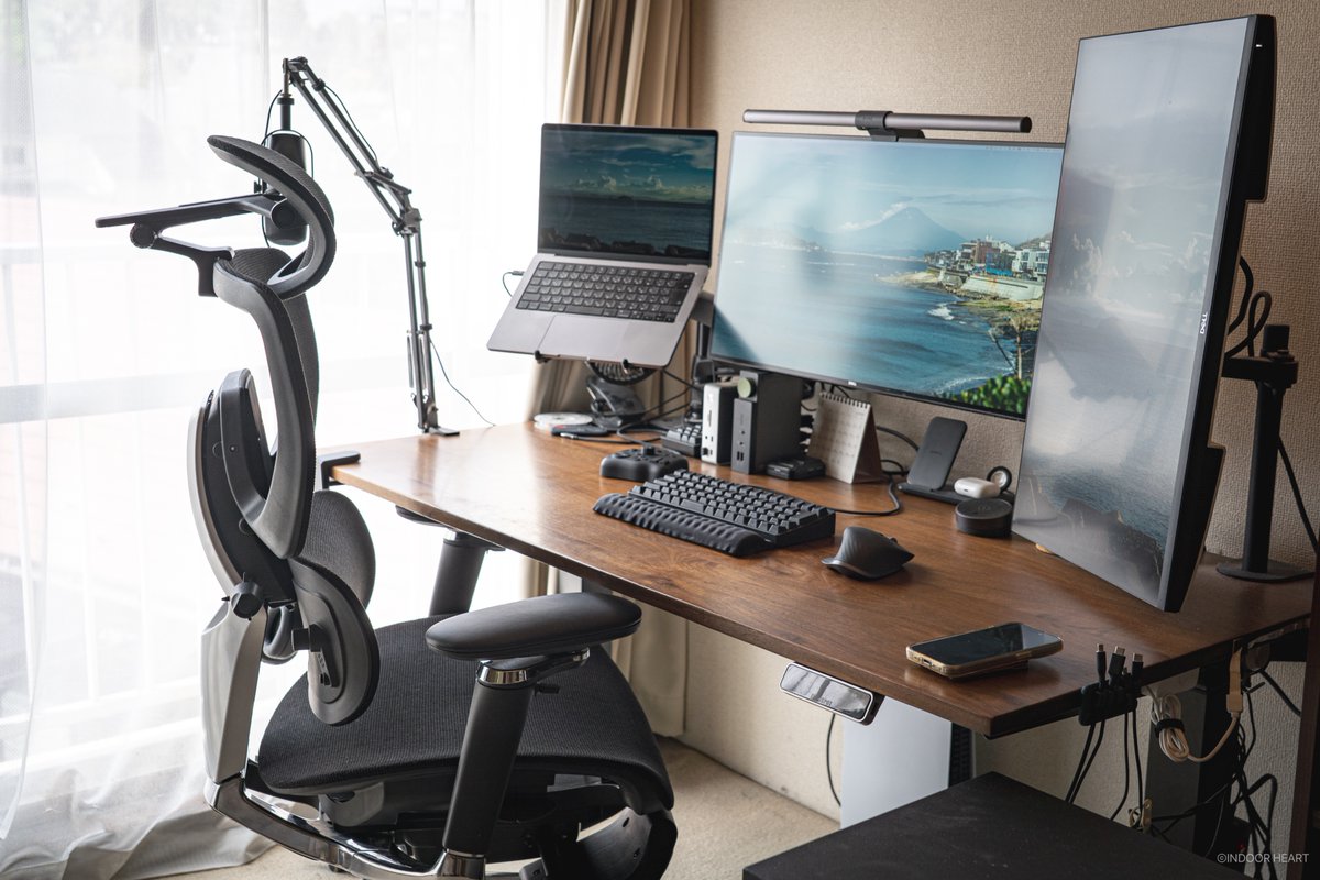 indoorheart's tweet image. 身長低めの人向けの記事です😌

FlexiSpotオフィスチェア「C7 Morpher」レビュー：身長165cmでも座りやすくて嬉しい
indoorheart.com/flexispot-c7-m…

#PR #FlexiSpot