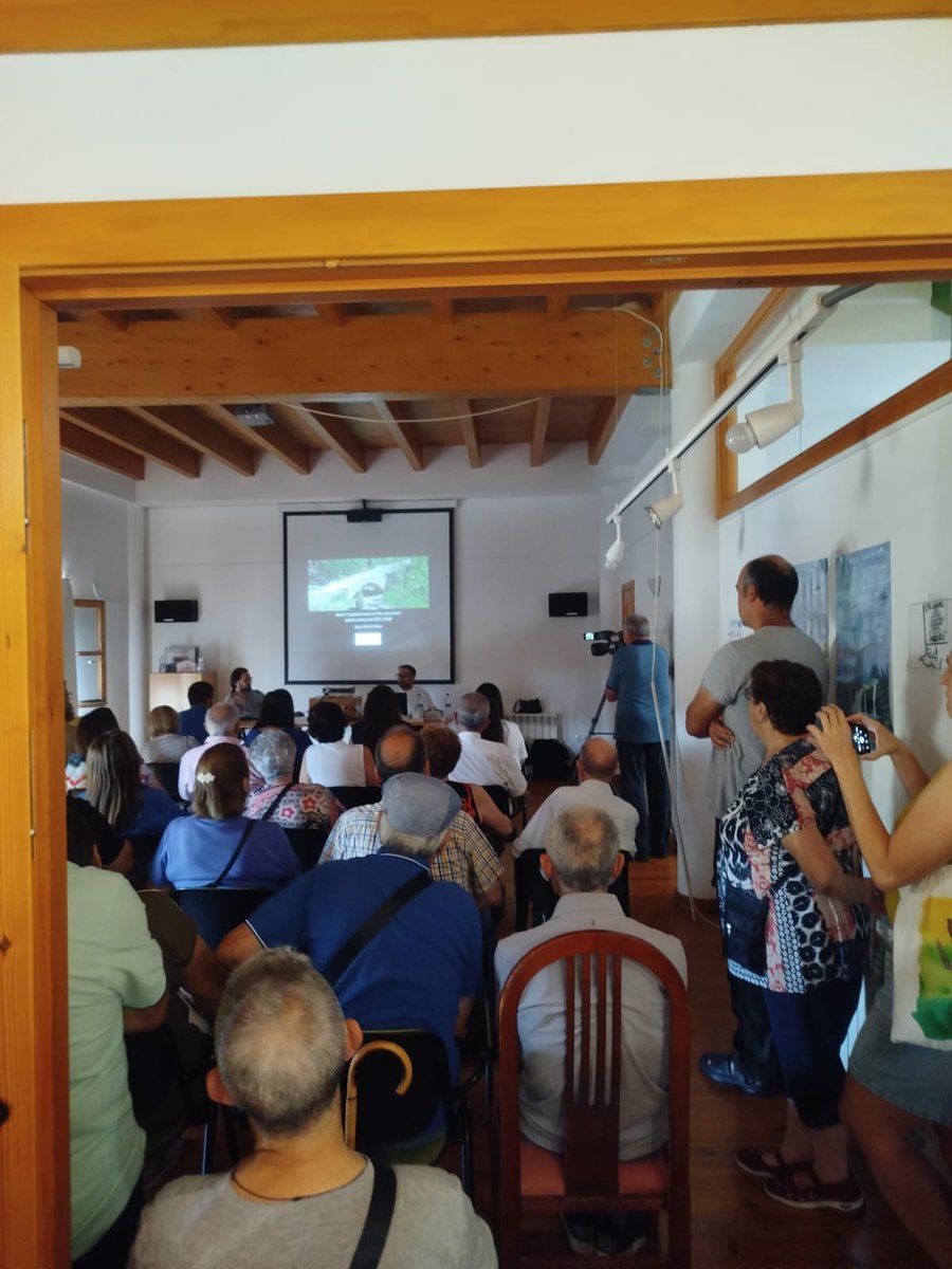 Com_Maestrazgo's tweet image. 🏛️ Villarluengo une historia y tecnología para redescubrir su patrimonio.

La jornada “Arte y arquitectura en Villarluengo” llenó el Centro de Interpretación con ponencias sobre la evolución arquitectónica local y recreaciones 3D de sus edificios históricos.