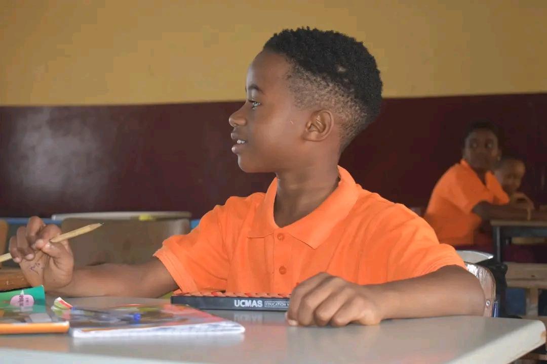 Ucmas_Guinee's tweet image. 𝐔𝐂𝐌𝐀𝐒

Les cours de vacances UCMAS, c’est bien plus que des chiffres !

Nos apprenants renforcent leur concentration, leur mémoire et leur confiance en eux tout en s’amusant avec la méthode unique du calcul mental.🔢
#UCMASGuinee #CoursDeVacances #CalculMental #Concentration