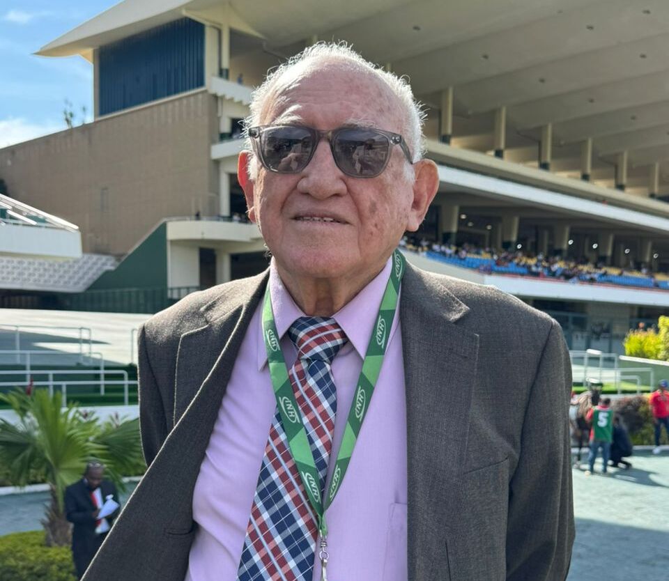 Antonio José Medina (@ajmedinam) on Twitter photo Entrenador César Cachazo, ejemplo de fortaleza y sabiduría: lc.cx/hg7aNS <a href="/cachazoc/">Cesar Cachazo</a>
#Hipismo #Venezuela 🏇🇻🇪🥇
Foto: <a href="/OficialINH/">OFICIAL INH</a> Entrenador César Cachazo, ejemplo de fortaleza y sabiduría: lc.cx/hg7aNS <a href="/cachazoc/">Cesar Cachazo</a>
#Hipismo #Venezuela 🏇🇻🇪🥇
Foto: <a href="/OficialINH/">OFICIAL INH</a>