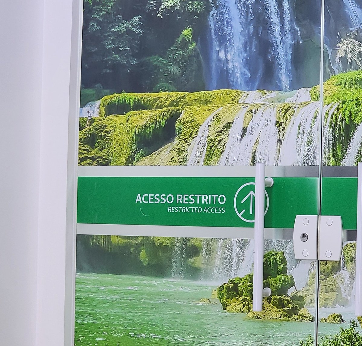 "Você tem muitos problemas até descobrir um problema de saúde. Então, você só tem UM problema”.

Depois de ouvir essa frase pela primeira vez, ela nunca mais saiu da minha cabeça. 

É a terceira vez nas últimas 24h que estou em um hospital. Uma vez com a avô, duas vezes com a