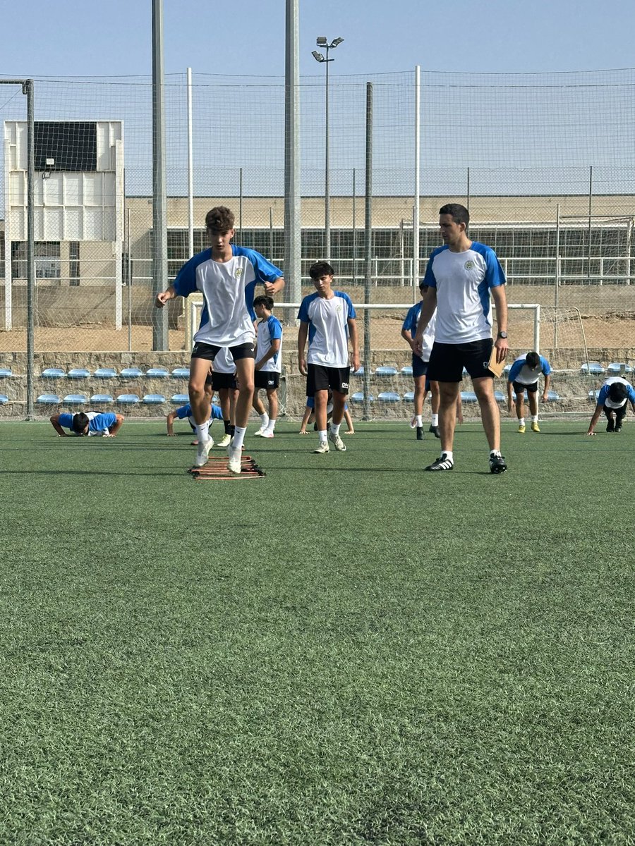 Juvenil A 🫡

Comenzamos pretemporada a los mandos de Adri como 1 entrenador, Frank como entrenador de porteros y Adri Batallas como 2 entrenador ⚽️💪🏼