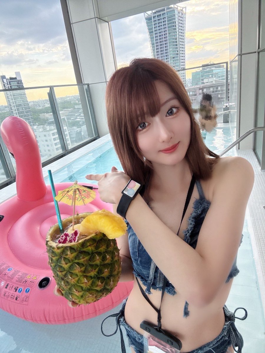 あ、乗ります？
ってかんじでなんか絶妙にむかつく顔してる

#モーブ　#コンカフェ