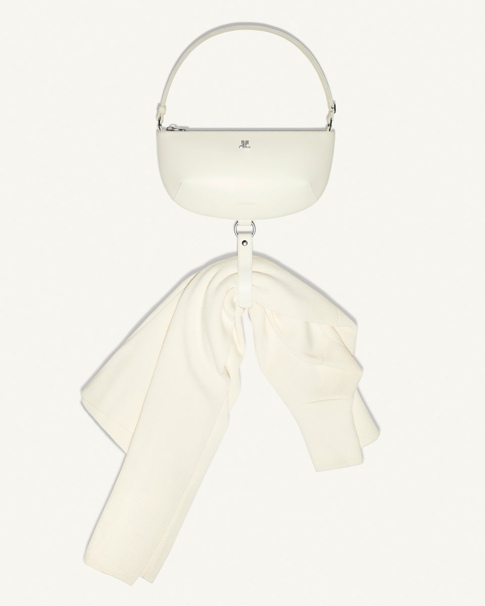 The new Eclipse bag, as seen at the Courrèges Summer Club 2025 edition, now available online and in our stores.

#courregesFW25
#courreges