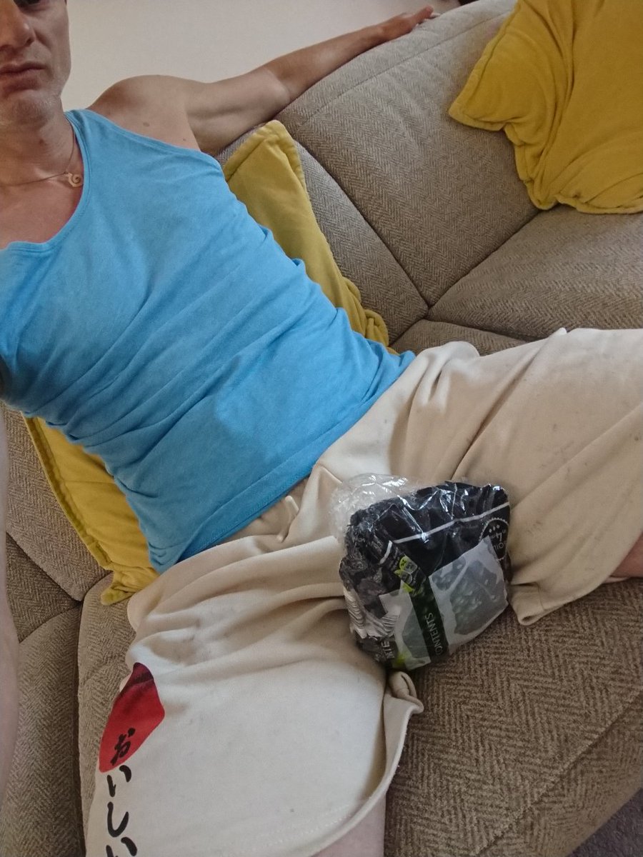 Bag of frozen peas on my balls recovering from the snip and trying NOT to look at the porn all over my feed 🙈😂🥜🥶