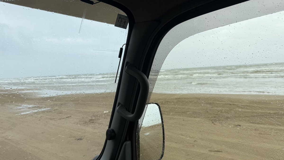 ryoshzu's tweet photo. ��ルマの海水浴🌊 https://t.co/ymLBHe2g2i