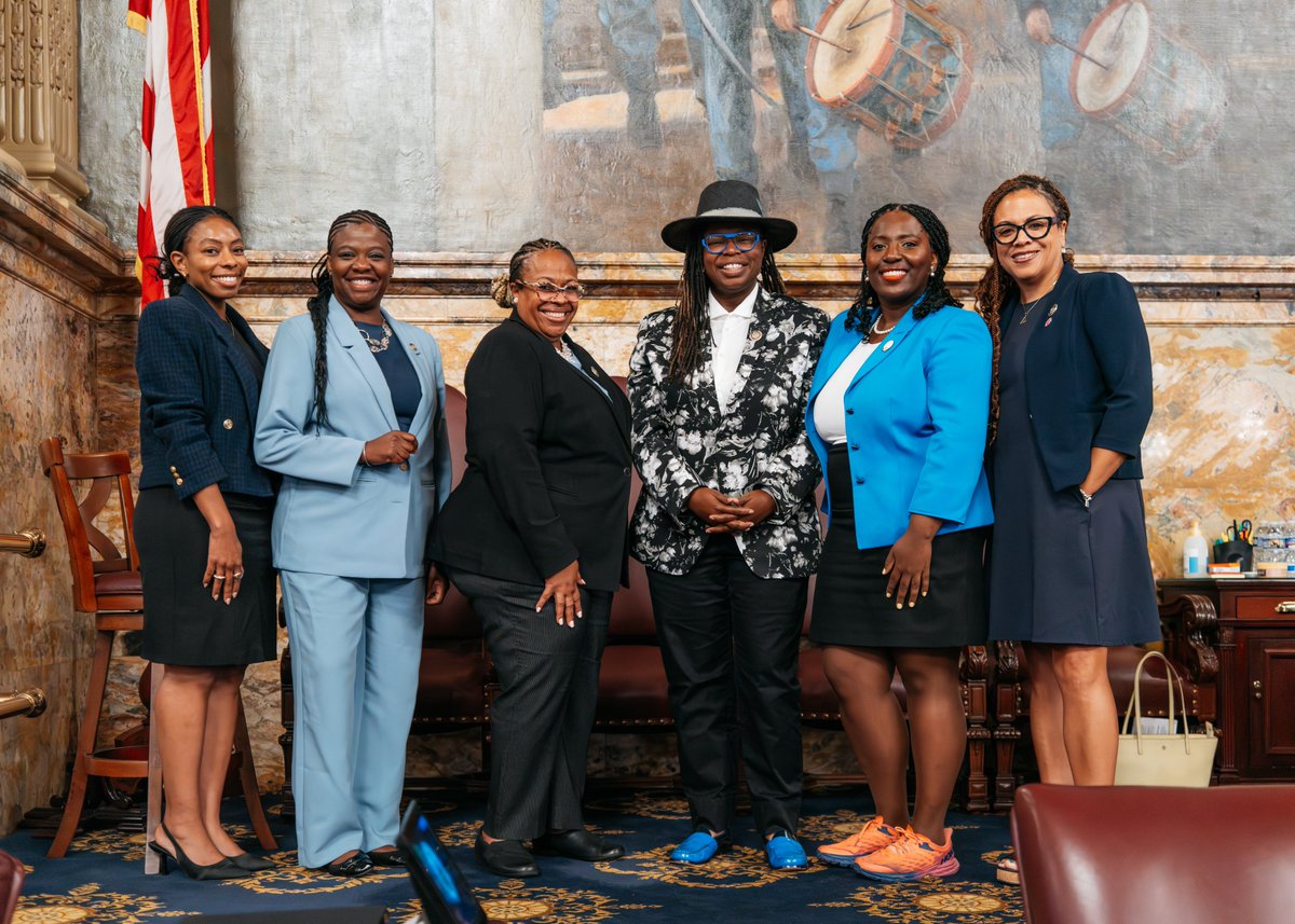 RepMcClinton's tweet photo. We were back in Harrisburg to keep PA moving!
For the FIFTH TIME @pahousedems passed a bill to #fundmasstransit.
Our public transit is essential to the wellbeing of the Commonwealth. Time is running out. The #PaHouse is doing our job, it’s time for @PASenateGOP to do theirs! https://t.co/nQzFANUv52