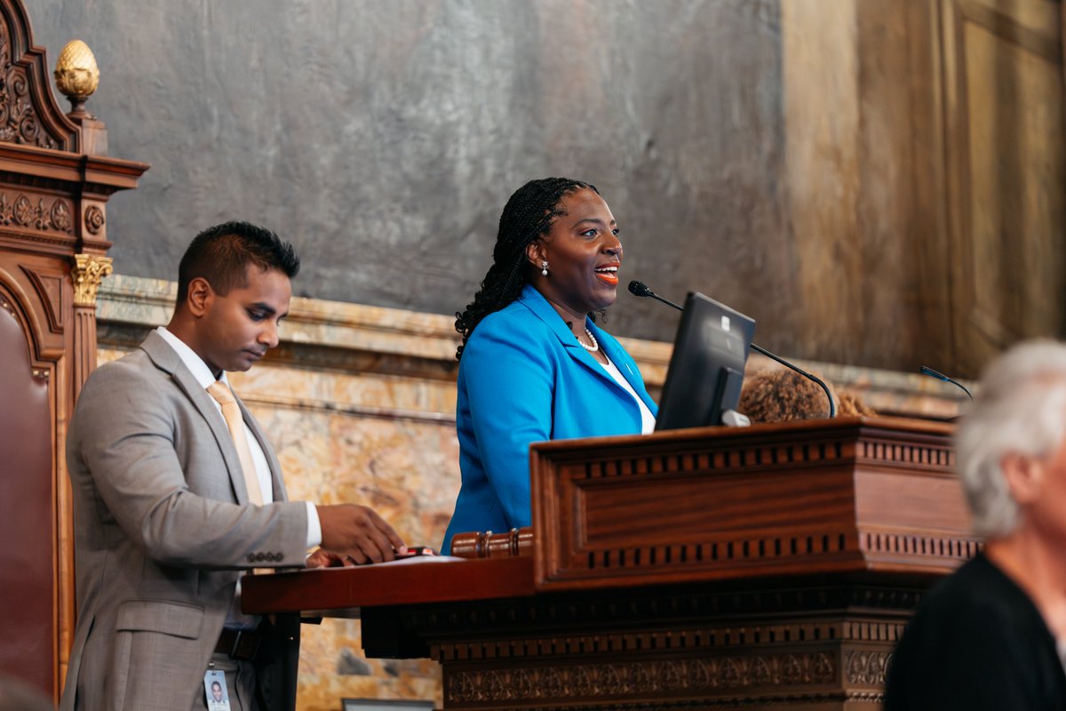 RepMcClinton's tweet photo. We were back in Harrisburg to keep PA moving!
For the FIFTH TIME @pahousedems passed a bill to #fundmasstransit.
Our public transit is essential to the wellbeing of the Commonwealth. Time is running out. The #PaHouse is doing our job, it’s time for @PASenateGOP to do theirs! https://t.co/nQzFANUv52