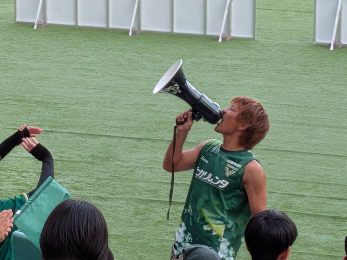 【新加入】
#77 三輪 学
PIVO

都リーグに返ってきた「"あの"三輪」
この男の当時を知る人はもう10年以上都リーグを経験してる証拠。
チーム最年長は練習中誰より走って、誰よりうるさい。
チーム最年長途中加入がまさかの盛り上げ役！
後は昔のように決めるだけ！！！