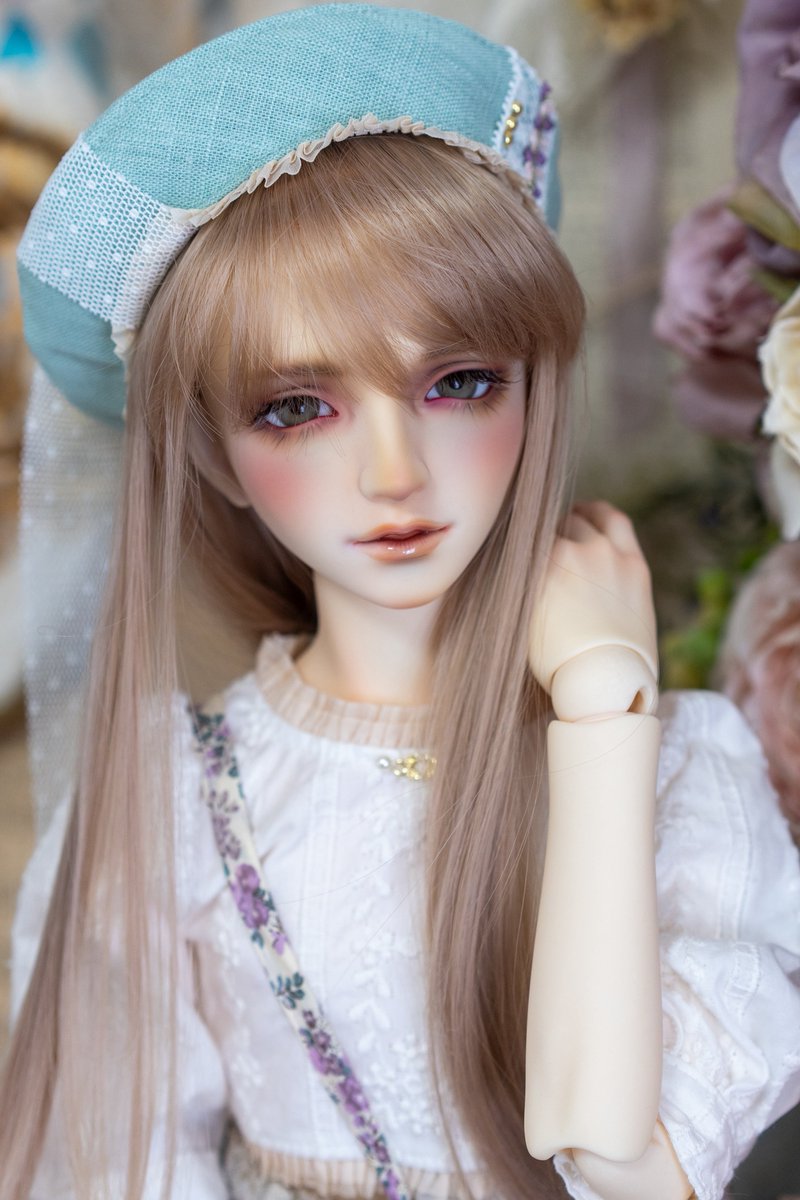 淡い色のウィッグが似合うねぇ...