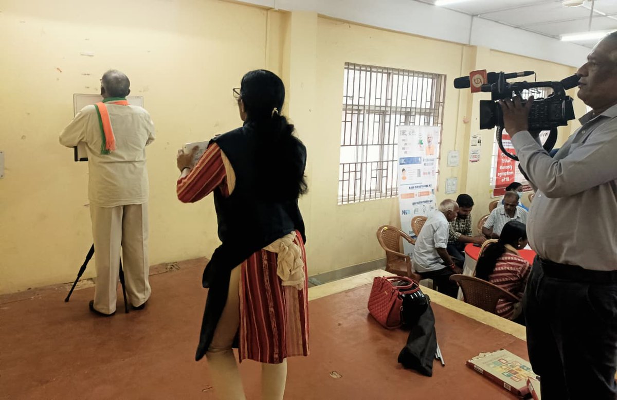 Shri K. Ganeshan, Ex-Councillor of Ward No. 8, symbolically underwent a Chest X-ray to raise awareness and promote the importance of preventive health checks. A great step towards encouraging a healthier society!