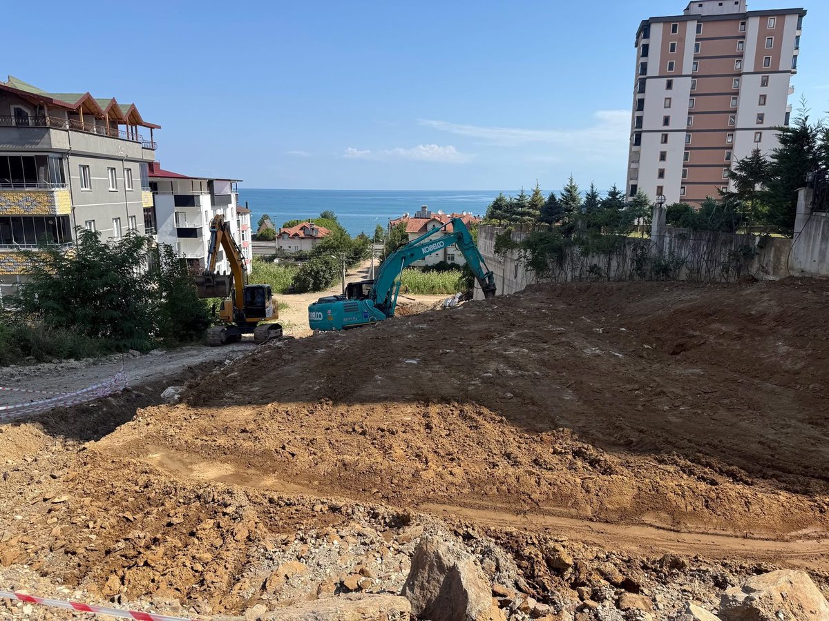 DOLUNAY MAHALLESİ BAĞ SOKAK SAHİLE BAĞLANIYOR 

Fatsa Belediyesi, Dolunay Mahallesi Bağ Sokak’ta yağmur suyu ve diğer altyapı çalışmalarını tamamladı.

  Yaklaşık 600 metre uzunluğunda ve 10 metre genişliğinde olan yolda kazı-dolgu ile zayıf zemin kazı çalışmaları sürüyor.