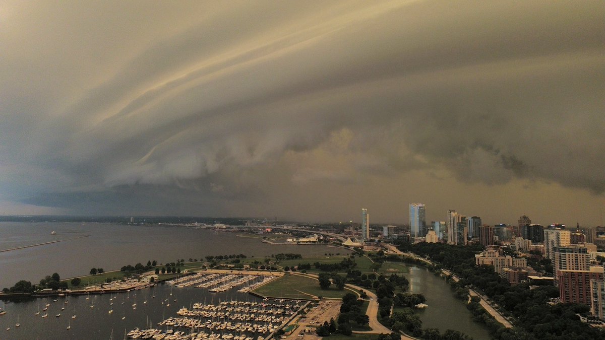 MKEPhotoSteve's tweet photo. @Molly_WISN #MKEwx https://t.co/VWsoaYYpMr