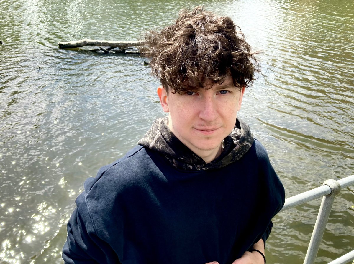 FallenAngelPlay's tweet photo. Actor Liam Campbell lets his hair down for a stroll along The Water of Leith, a walk that would have been only too familiar to Angel, the Faerie Boy of #Leith. 
Meet him and hear his story in Fallen Angel.
🎟️ https://t.co/VKWdh1GEjd https://t.co/1lAqlgM2vH