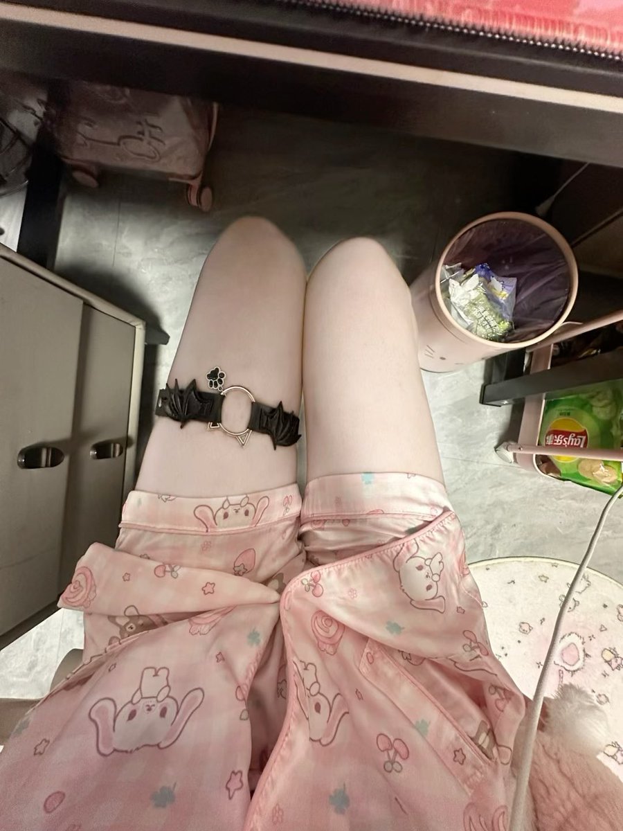 想用腿夹爆你的🐶头^_^#妈妈 #训狗