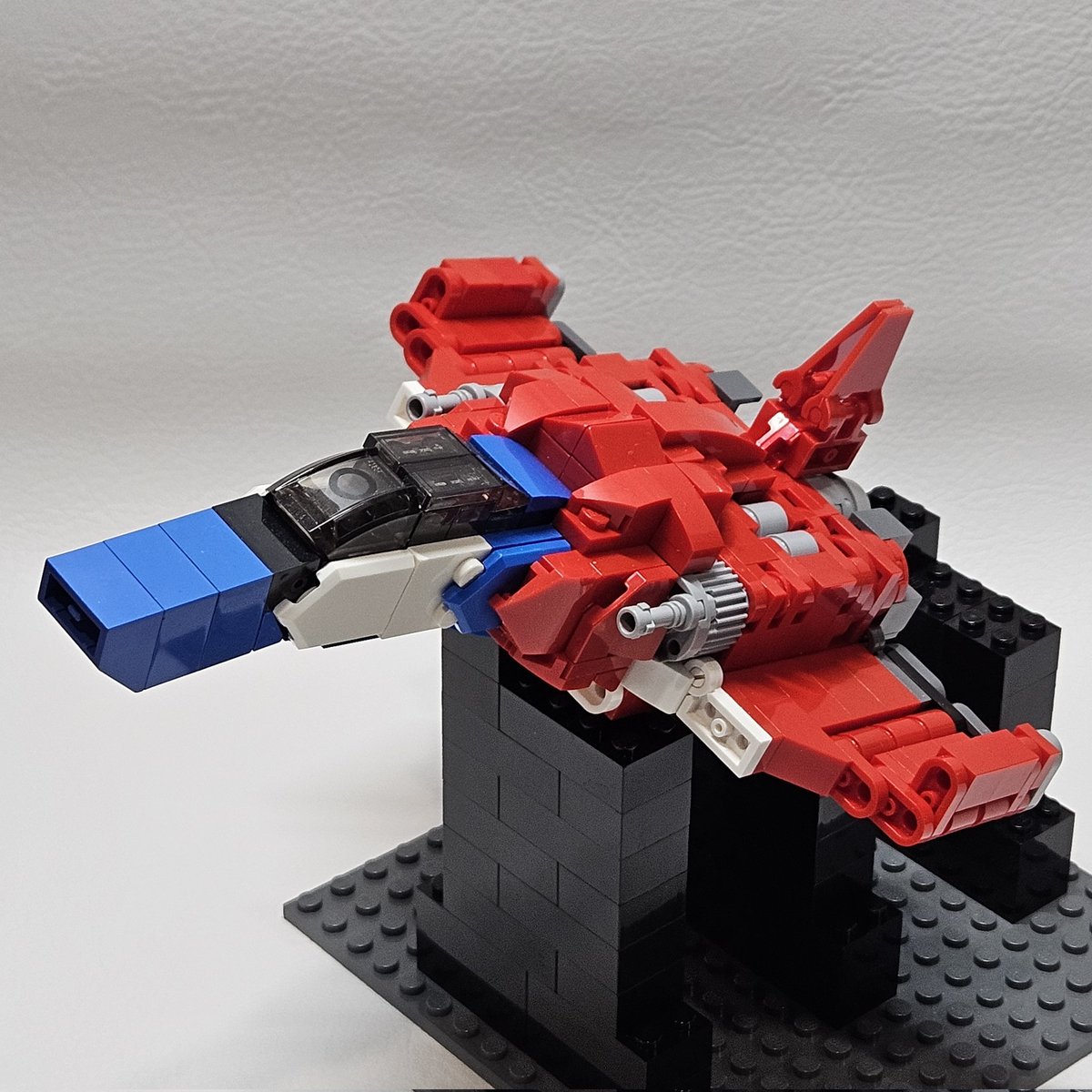 レゴでF22ラプターを参考に現用戦闘機風のコアブースターを作ってみました。
リプにちょっと続きます。
#LEGO
#ガンダム