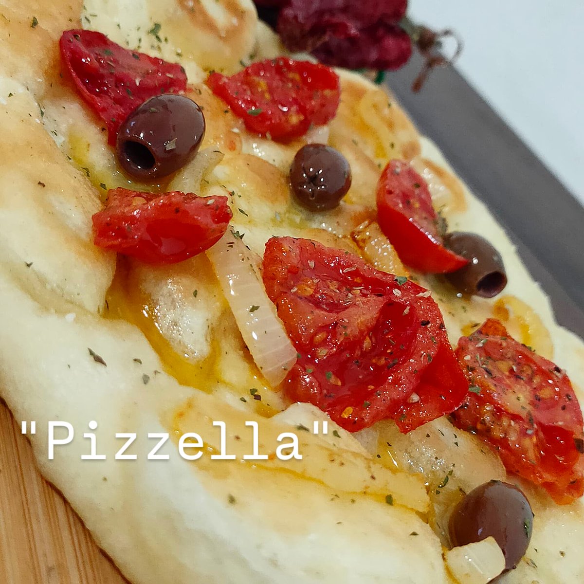 duegiridoliomr's tweet photo. La mia Pizzella, ovvero una Pizza semi fritta preparata con farina 00, condita con pomodorini, olive taggiasche, cipolla dorata e pepe nero Sarawak, una vera sfiziosità parola di Marco Rapo

#Food #Foodie #Pizzella 
Due Giri d'Olio ™ https://t.co/qITqhUS65W