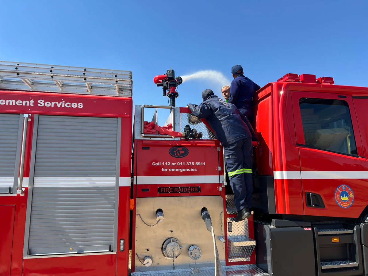 PublicSafetyMMC's tweet photo. ♦️IN PICTURES ♦️

The MMC for Public Safety, Dr. Mgcini Tshwaku, has officially received another two fire engines, marking the second delivery of the 4th fire engine out of a total of 16 purchased to address the shortage. The fire engines are equipped with improved high-pressure pumps for longer water reach, suitable for highly dense informal settlements, foam systems, and modern communication technology. These engines will further improve response times and safety amid rising fire incidents. The rest of the fire engines are expected to be delivered on a monthly basis until completion.

#NomakanjaniManjeNamhlanje #AskPublicSafetyMMC