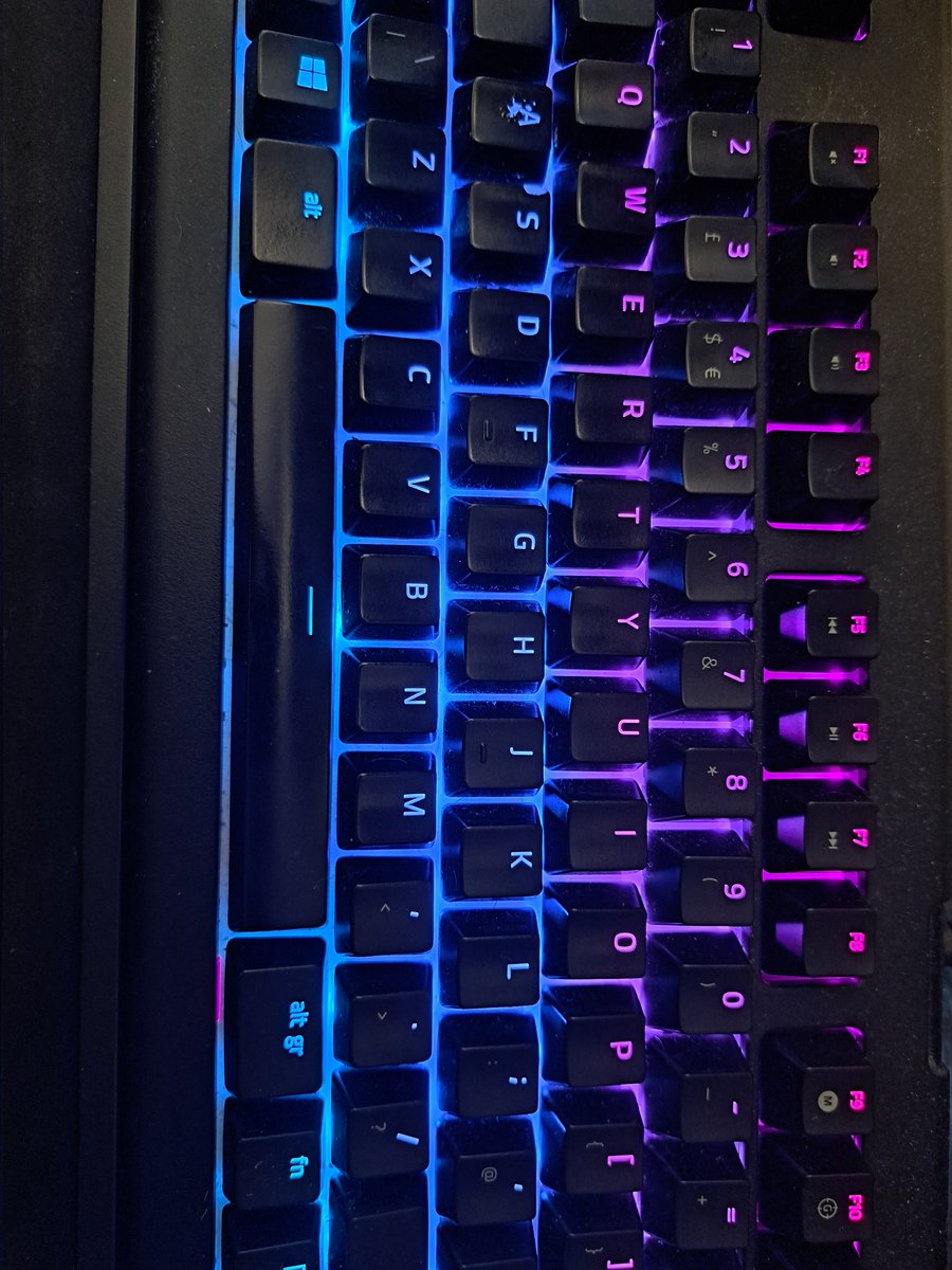 My keyboard lights are broken because razer sucks and it has somehow got itself stuck on bisexual lighting