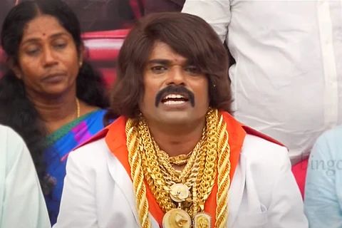 பெங்களூரு ஜெயில், ல ஜட்டியோட வெளுக்கும்போது ஜாதி எங்க போச்சு,ன்னு <a href="/iam_Vetti/">Mr. Vetti</a> கேட்க சொன்னான்.