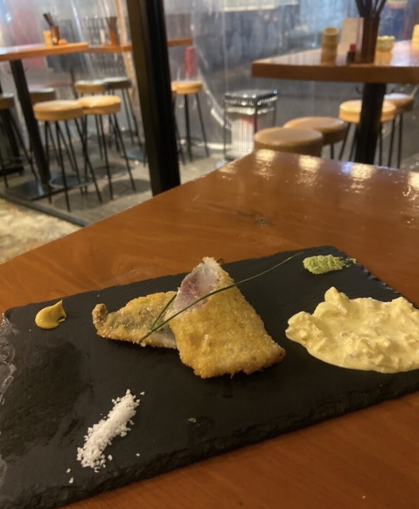 kanpaikiyanon's tweet photo. 【渋谷/焼肉串ろっきー】
渋谷奥の落ち着いた穴場🍖
焼肉が全部串スタイルで二軒目にも◎
炭火焼きしゃぶは口の中でとろけて、厚切りタンもジューシー🤤
炙り牛レバーとレアアジフライは絶対食べてほしい！
4時まで営業で締めにラーメンもいけちゃう🍜✨

#渋谷グルメ #東京居酒屋 #居酒屋 #焼肉 https://t.co/DURLNyontt
